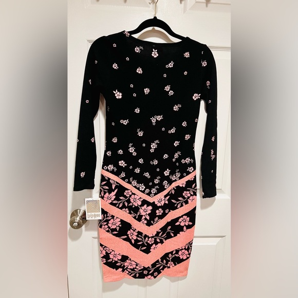 LULAROE DEBBIE DRESS BLACK & BARBIE PINK ROSES & CHEVRON PRINT SIZE XS - Picture 12 of 14